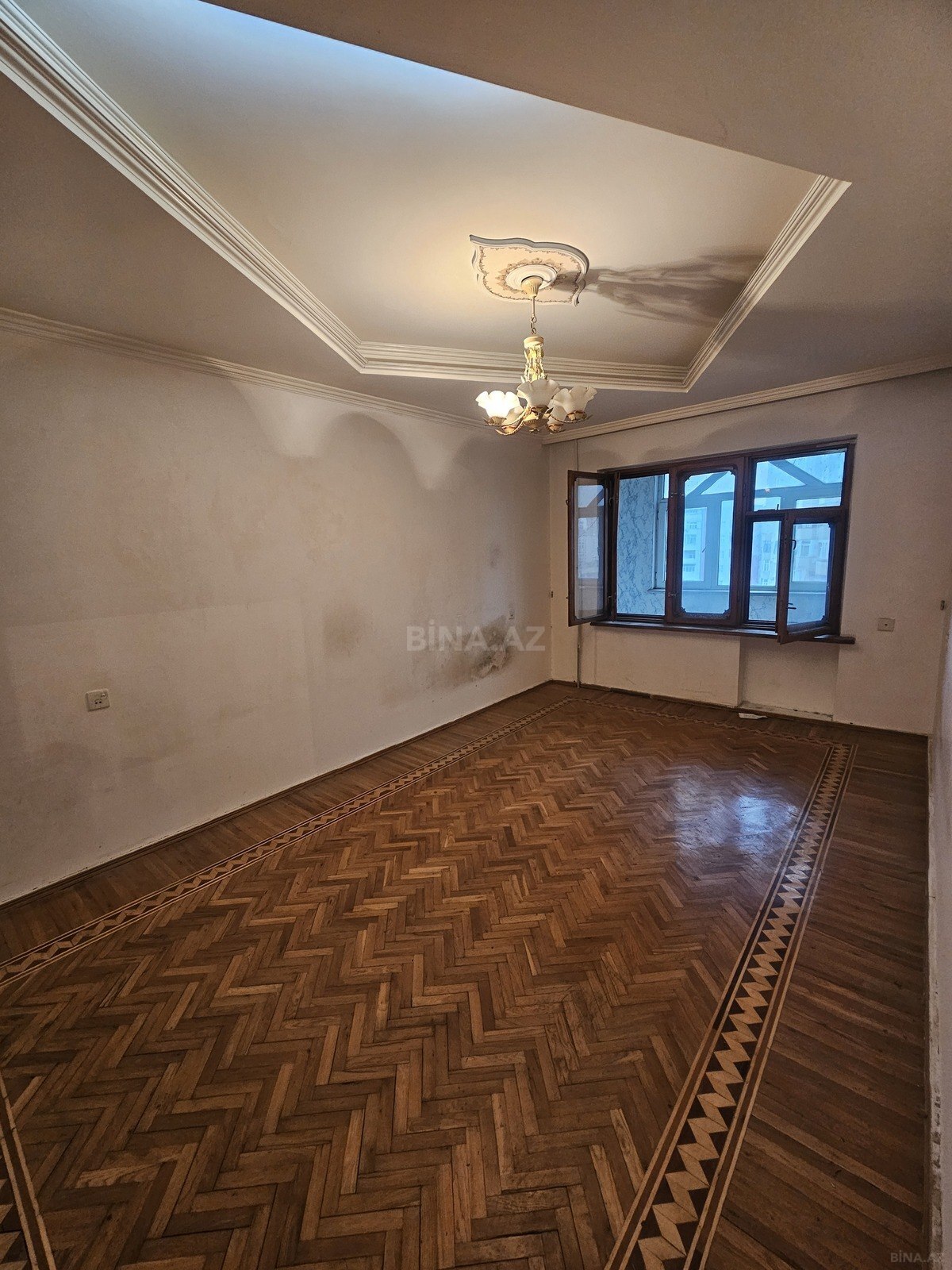 3 otaqlı Köhnə tikili, Memar Əcəmi m., Bakı