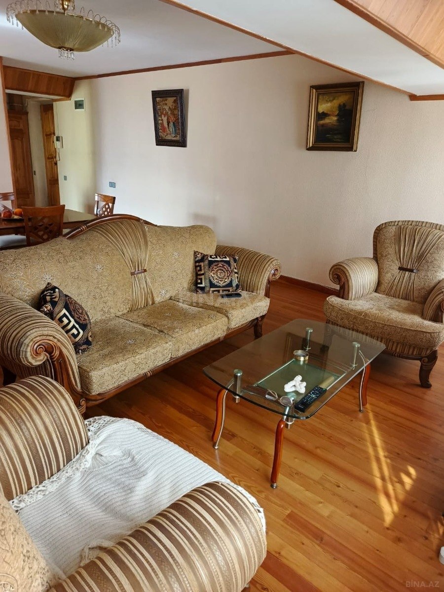 3 otaqlı Köhnə tikili, 28 May m., Bakı