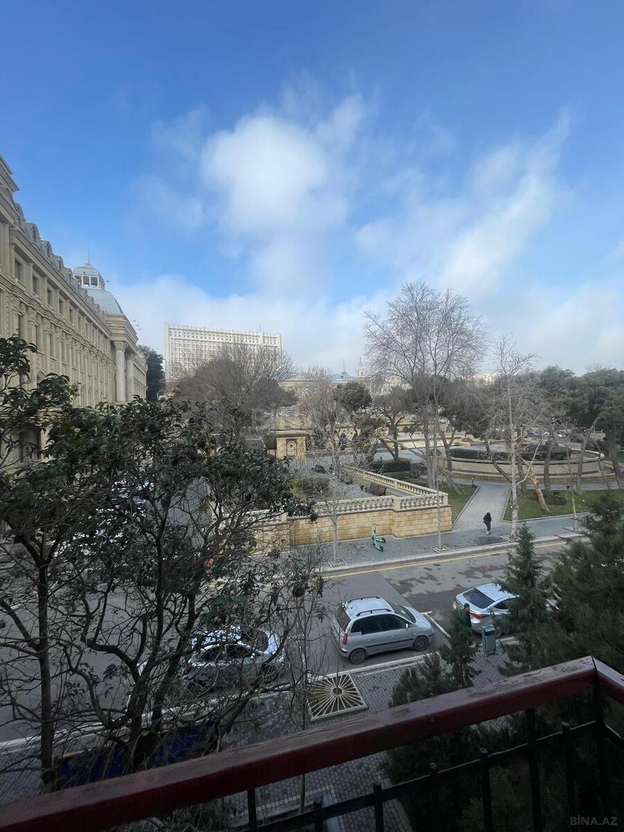3 otaqlı Köhnə tikili, İçəri Şəhər m., Bakı