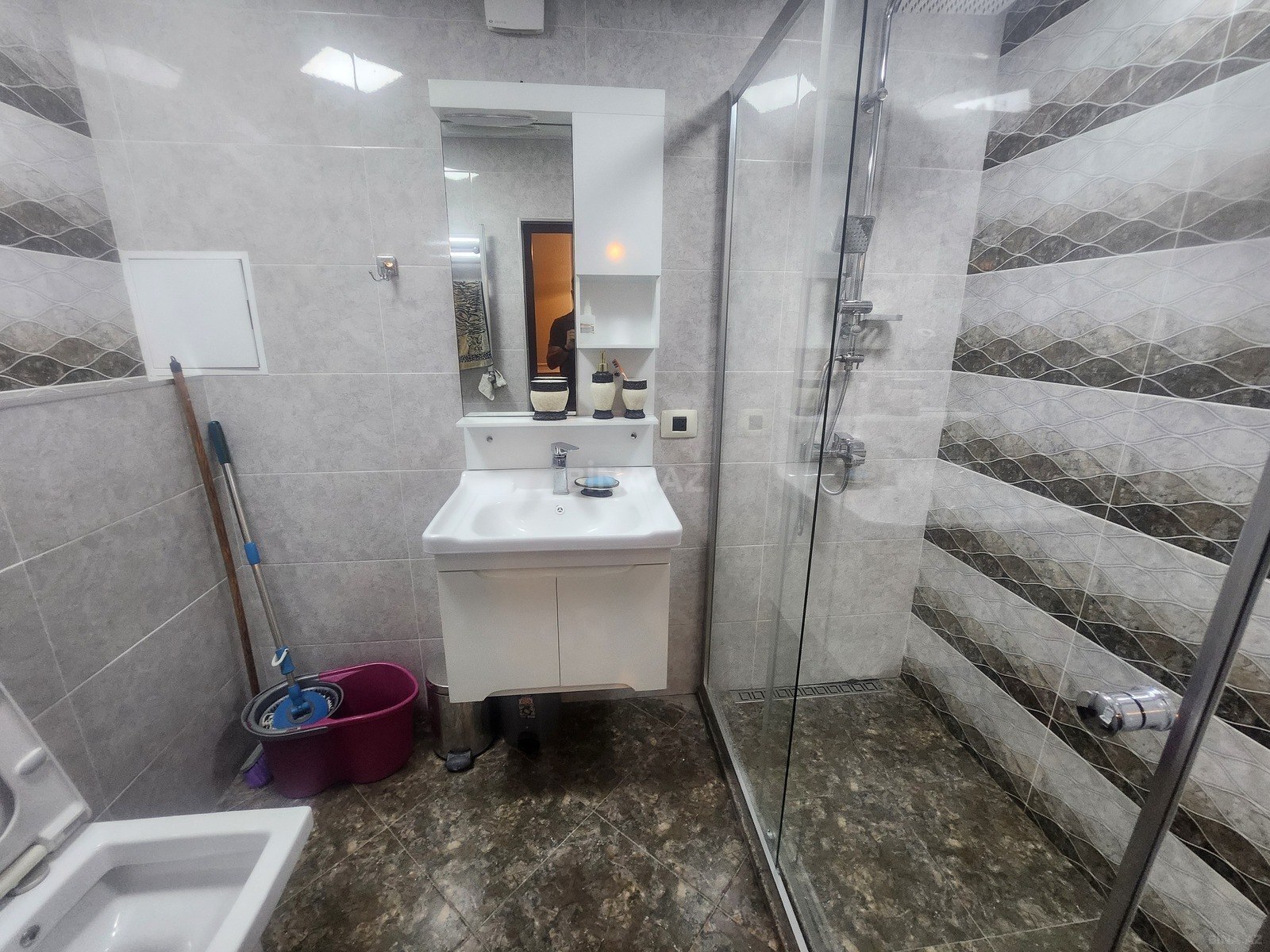 3 otaqlı Köhnə tikili, Şah İsmayıl Xətai m., Bakı
