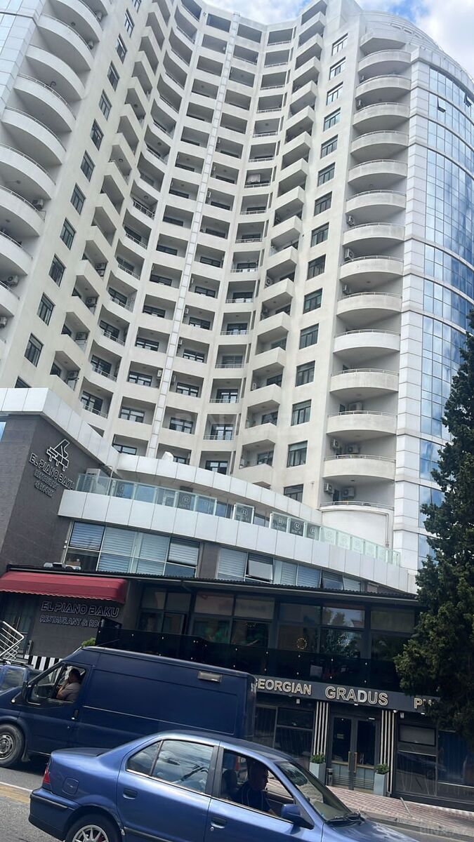 5 otaqlı Yeni tikili, Elmlər Akademiyası m., Bakı