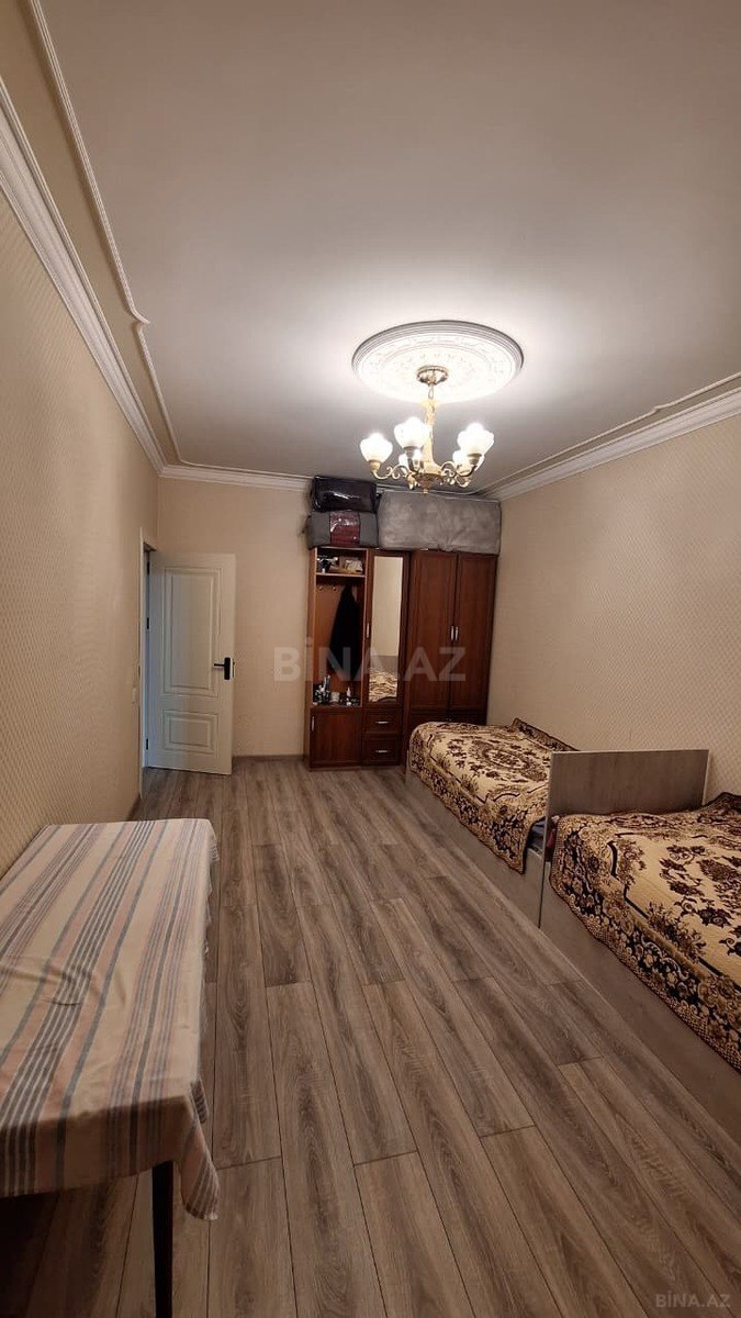 3 otaqlı Köhnə tikili, Xalqlar Dostluğu m., Bakı