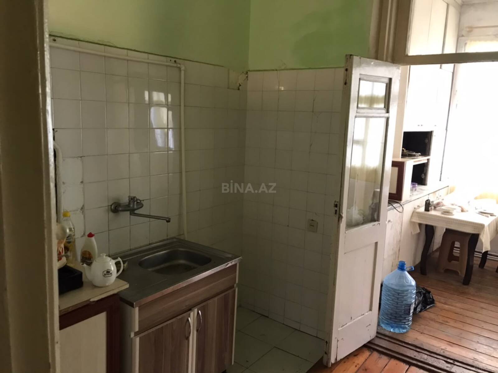 3 otaqlı Köhnə tikili, Neftçilər m., Bakı