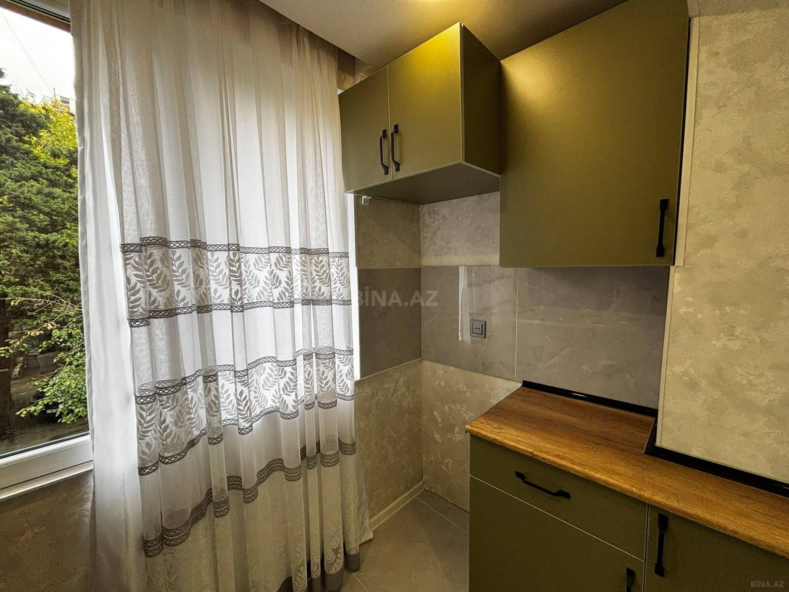 2 otaqlı Köhnə tikili, Qara Qarayev m., Bakı
