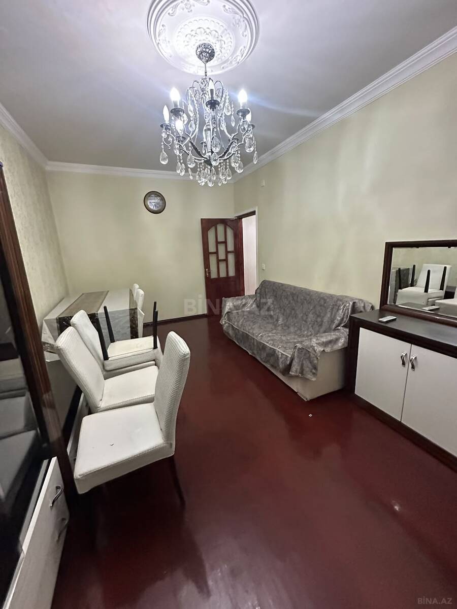 3 otaqlı Köhnə tikili, Qara Qarayev m., Bakı