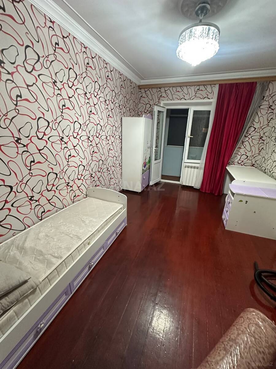 3 otaqlı Köhnə tikili, Qara Qarayev m., Bakı