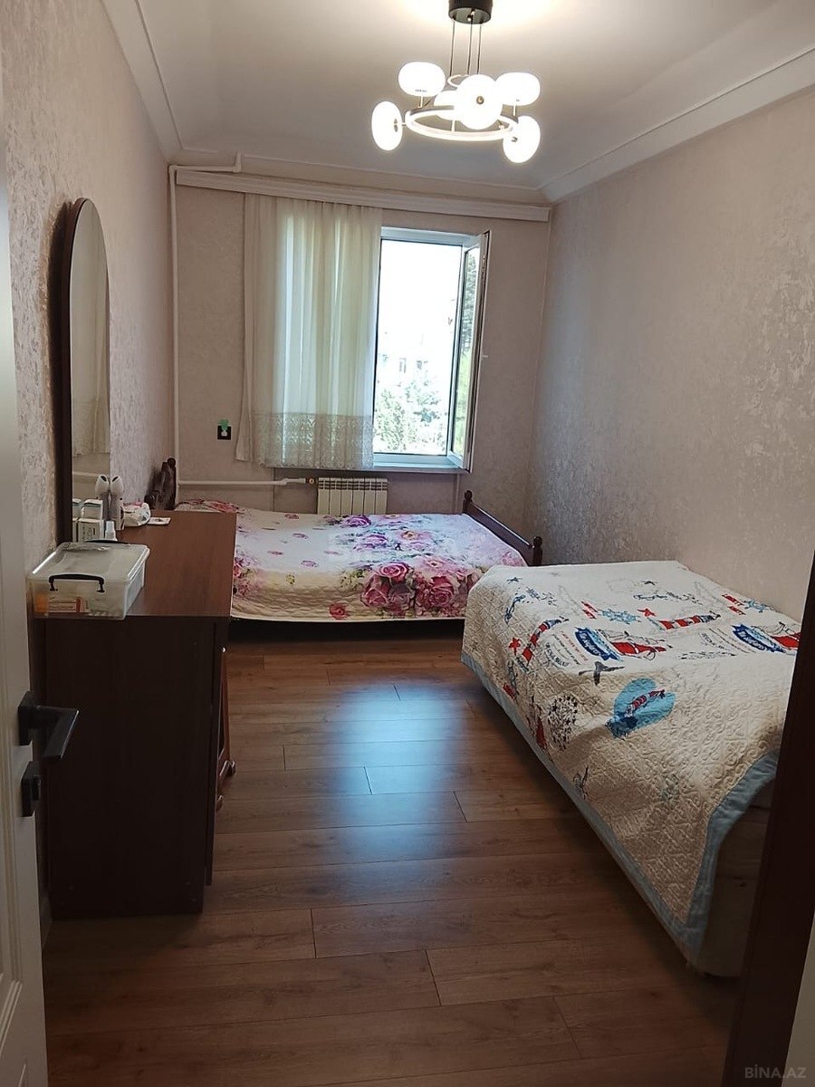 3 otaqlı Köhnə tikili, Neftçilər m., Bakı