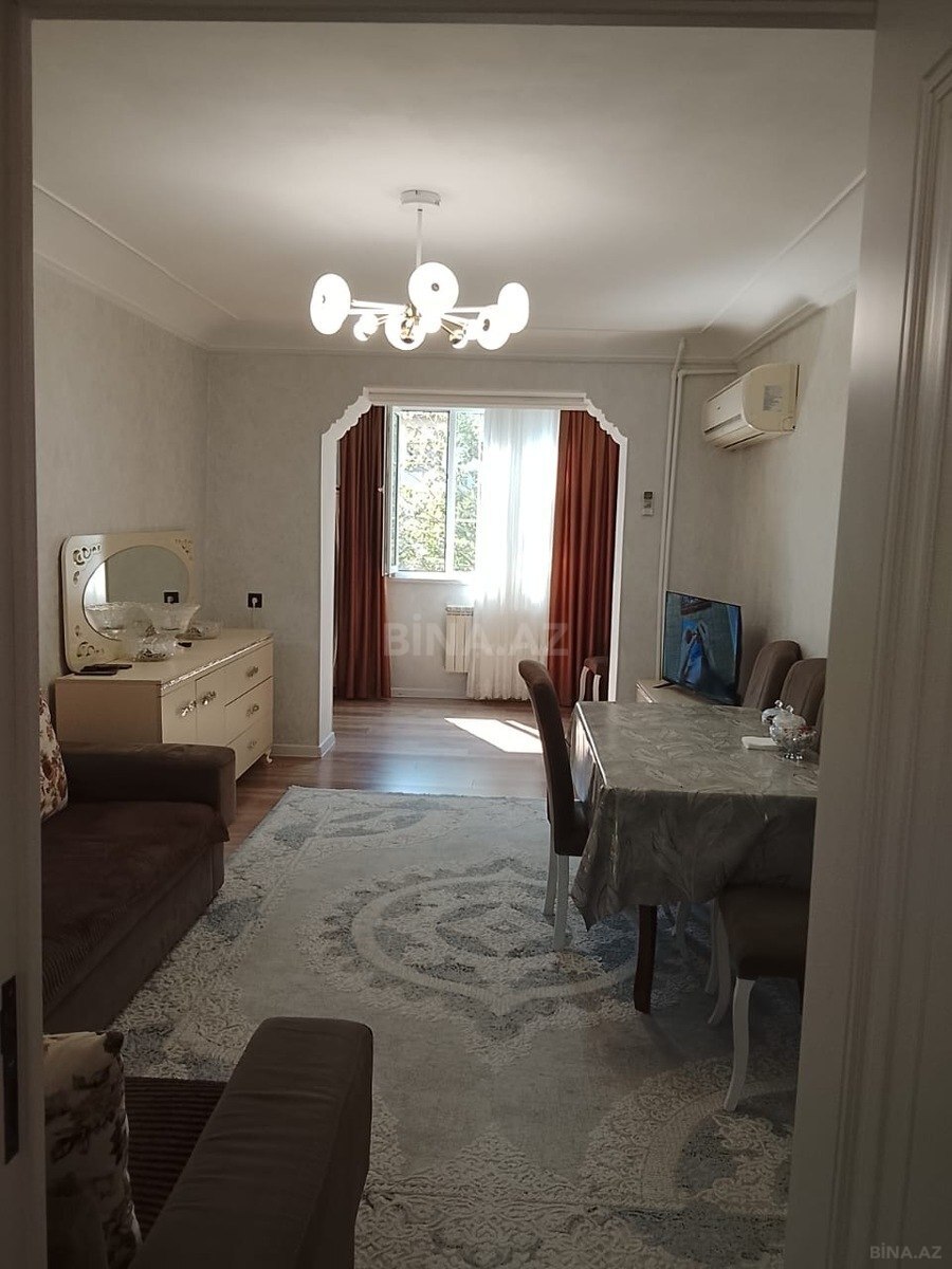 3 otaqlı Köhnə tikili, Neftçilər m., Bakı