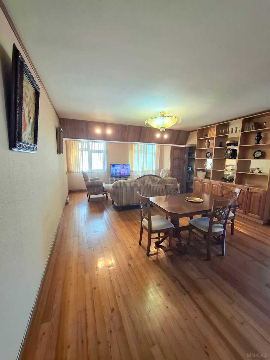 3 otaqlı Köhnə tikili, 28 May m., Bakı