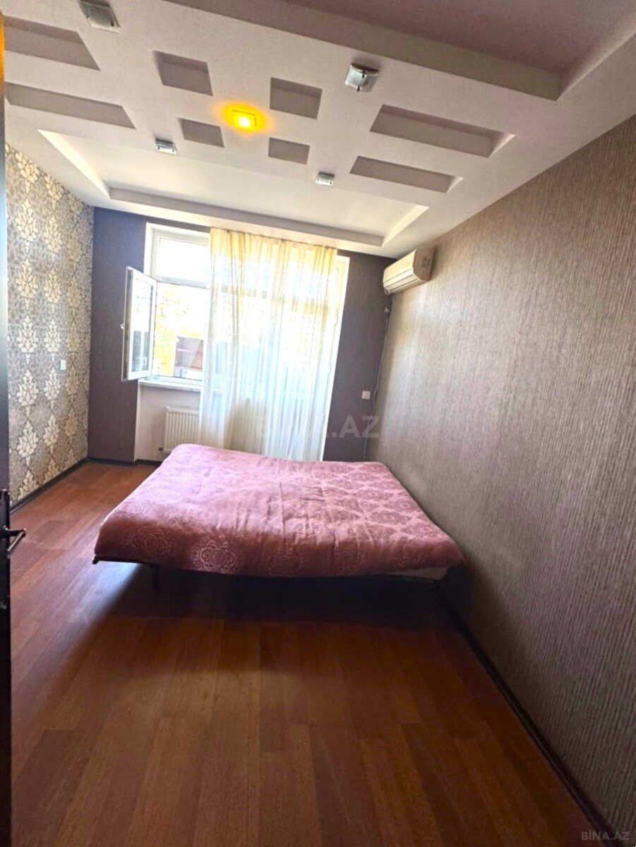 3 otaqlı Köhnə tikili, Bakıxanov q., Bakı