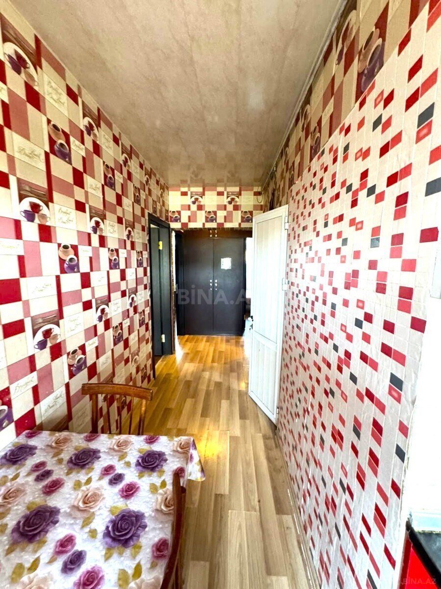 3 otaqlı Köhnə tikili, Bakıxanov q., Bakı