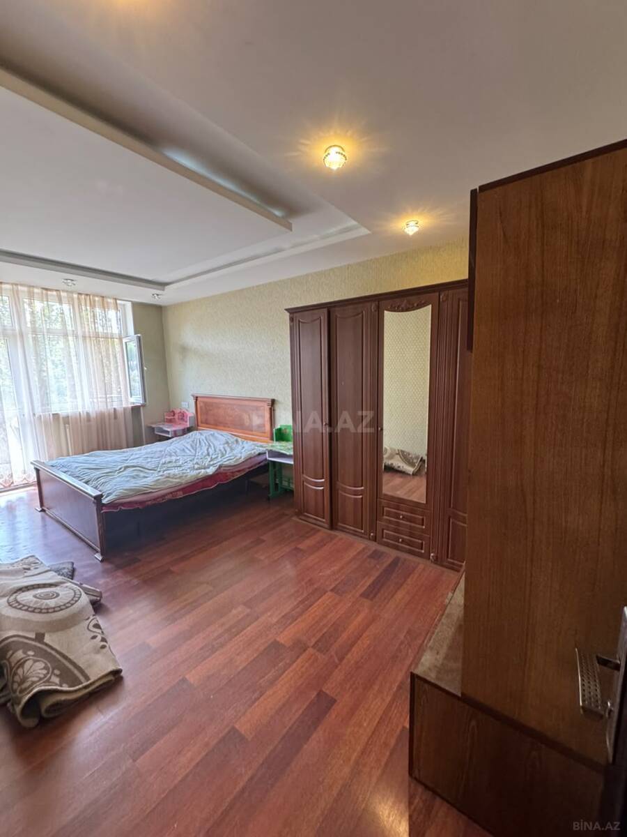 3 otaqlı Köhnə tikili, Bakıxanov q., Bakı
