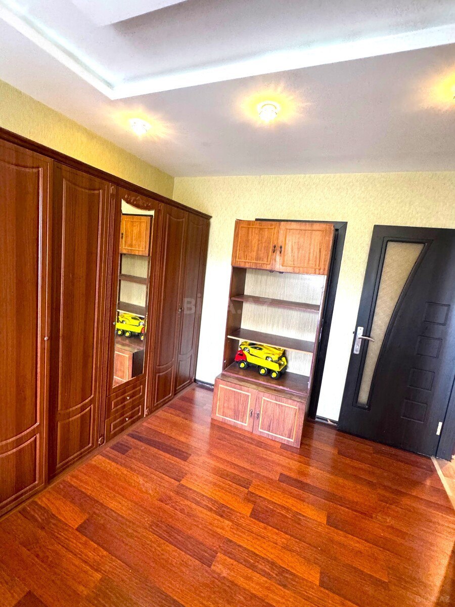 3 otaqlı Köhnə tikili, Bakıxanov q., Bakı