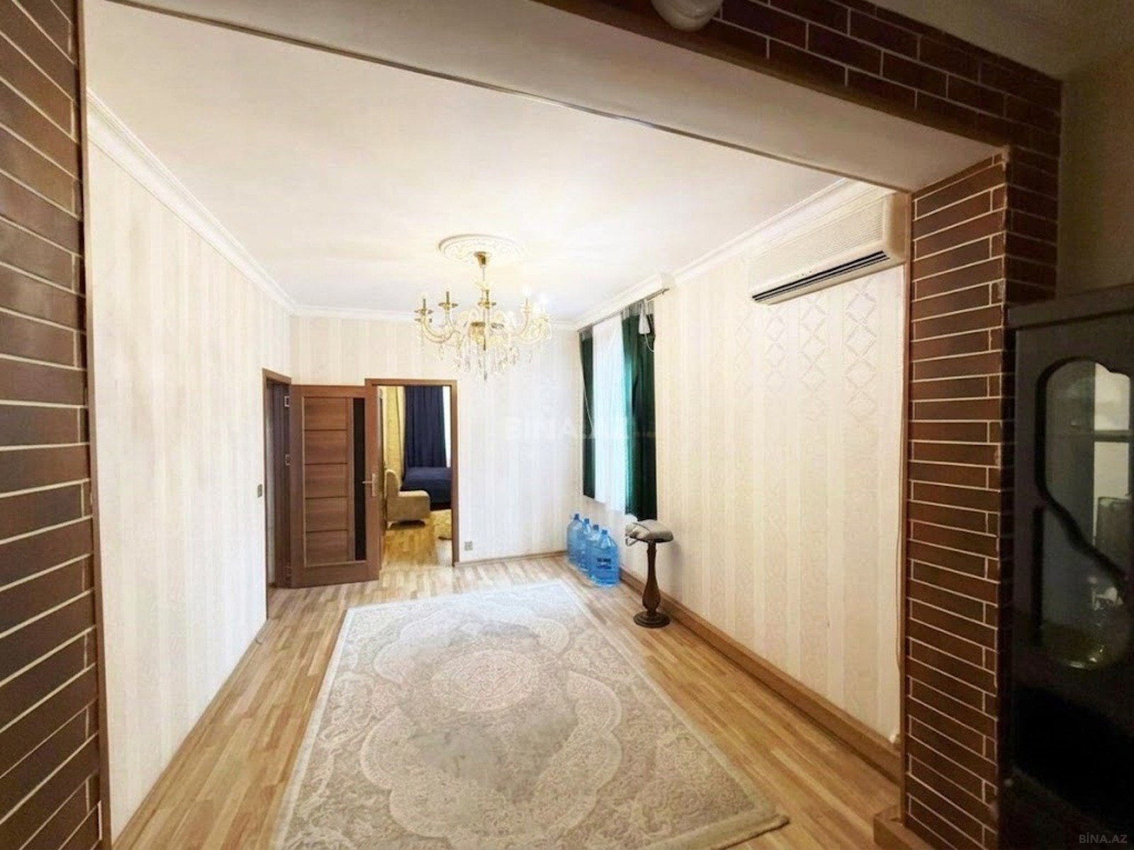 3 otaqlı Köhnə tikili, Memar Əcəmi m., Bakı