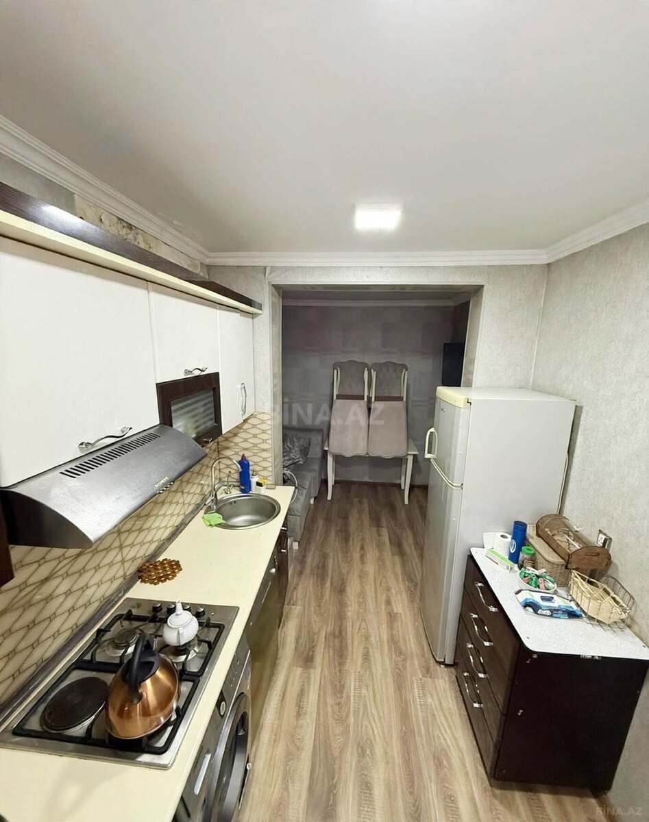 3 otaqlı Köhnə tikili, Memar Əcəmi m., Bakı