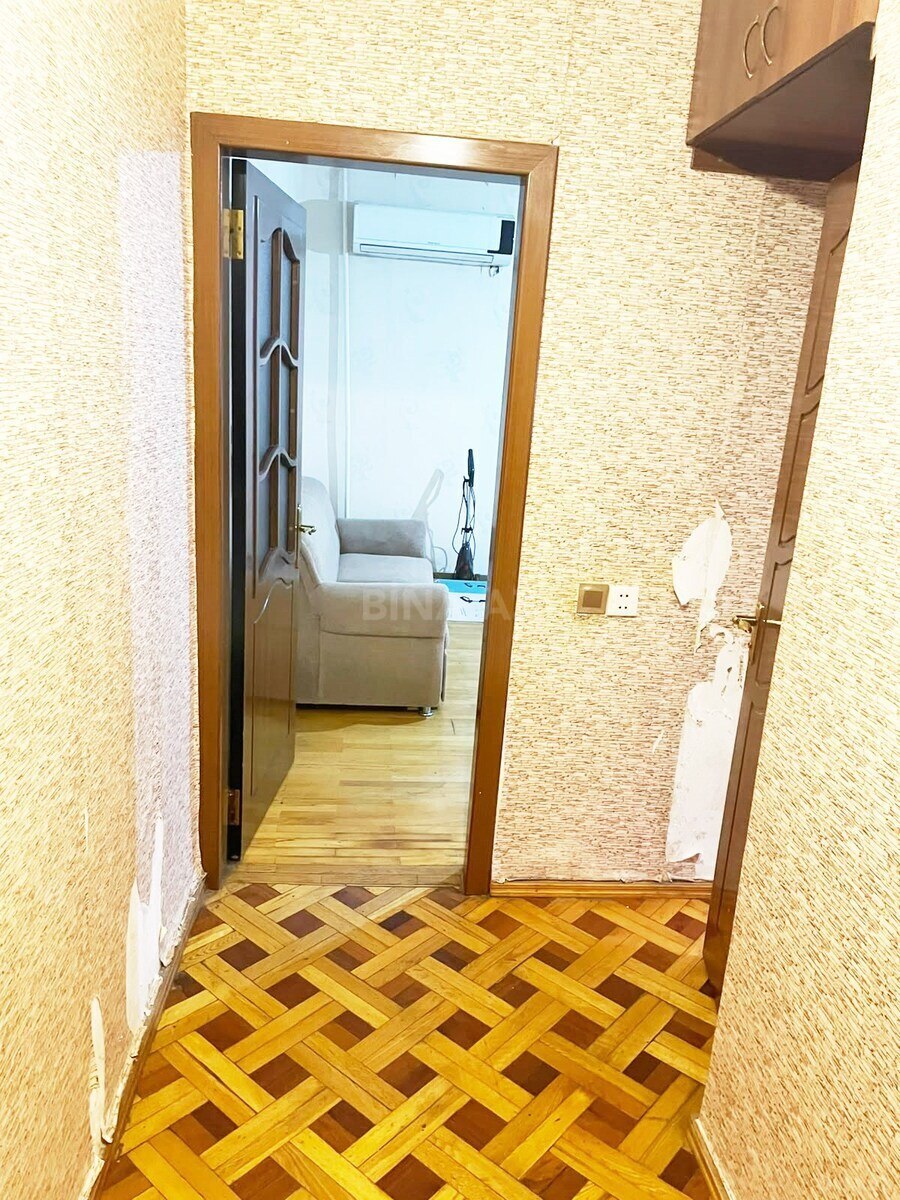 2 otaqlı Köhnə tikili, 8-ci mikrorayon q., Bakı