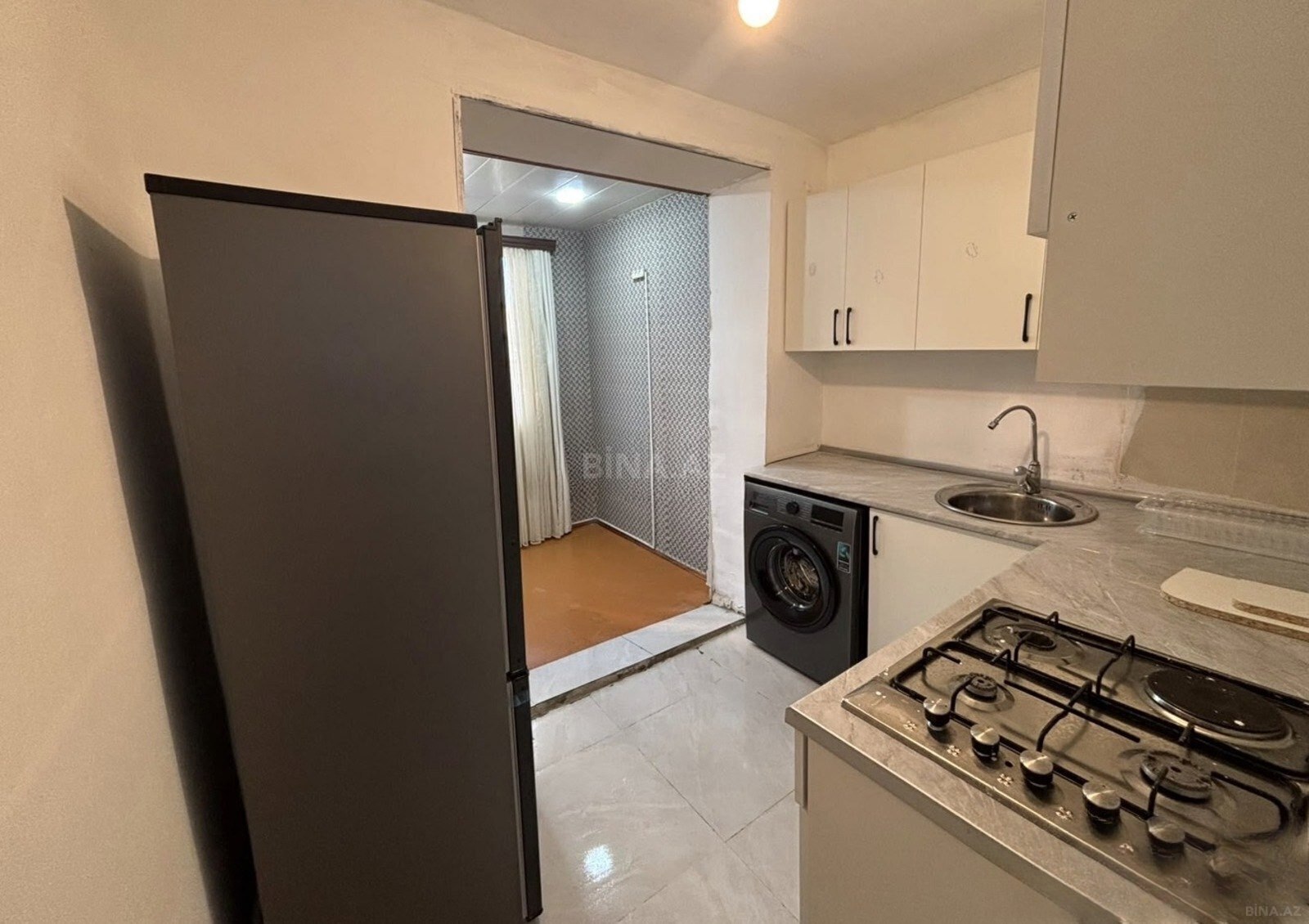 2 otaqlı Köhnə tikili, Elmlər Akademiyası m., Bakı