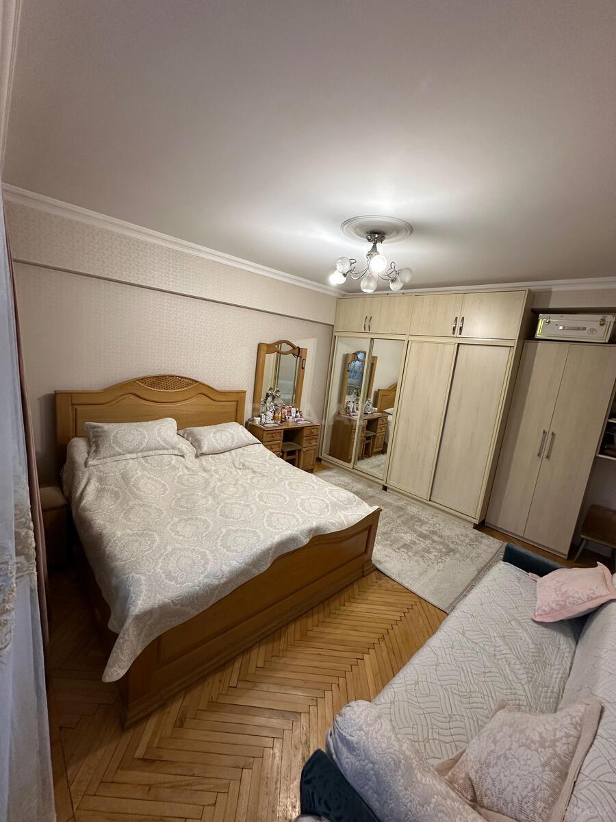 3 otaqlı Köhnə tikili, Əhmədli m., Bakı