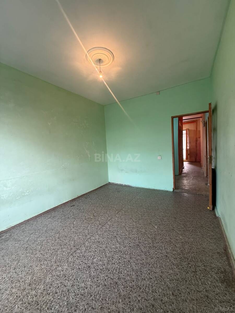 3 otaqlı Köhnə tikili, Massiv V q., Bakı