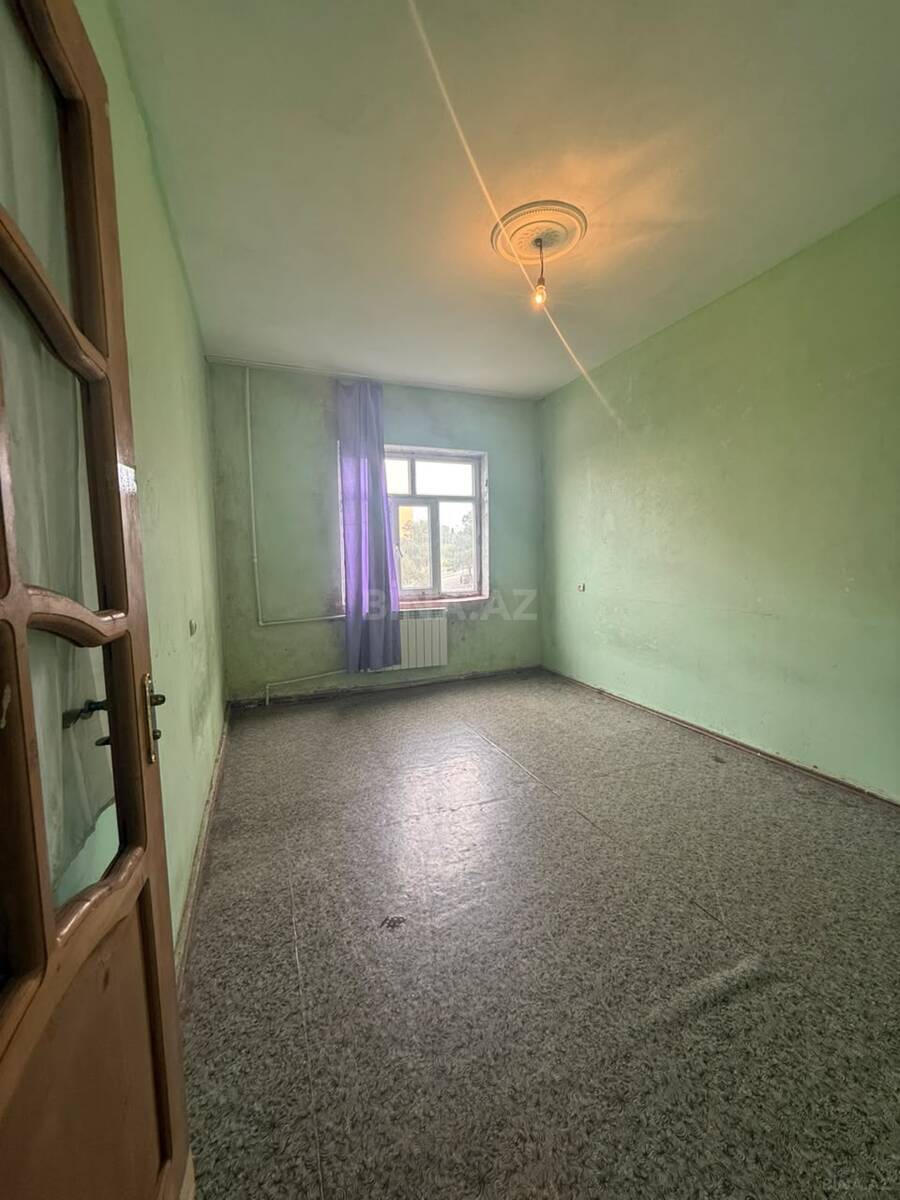 3 otaqlı Köhnə tikili, Massiv V q., Bakı
