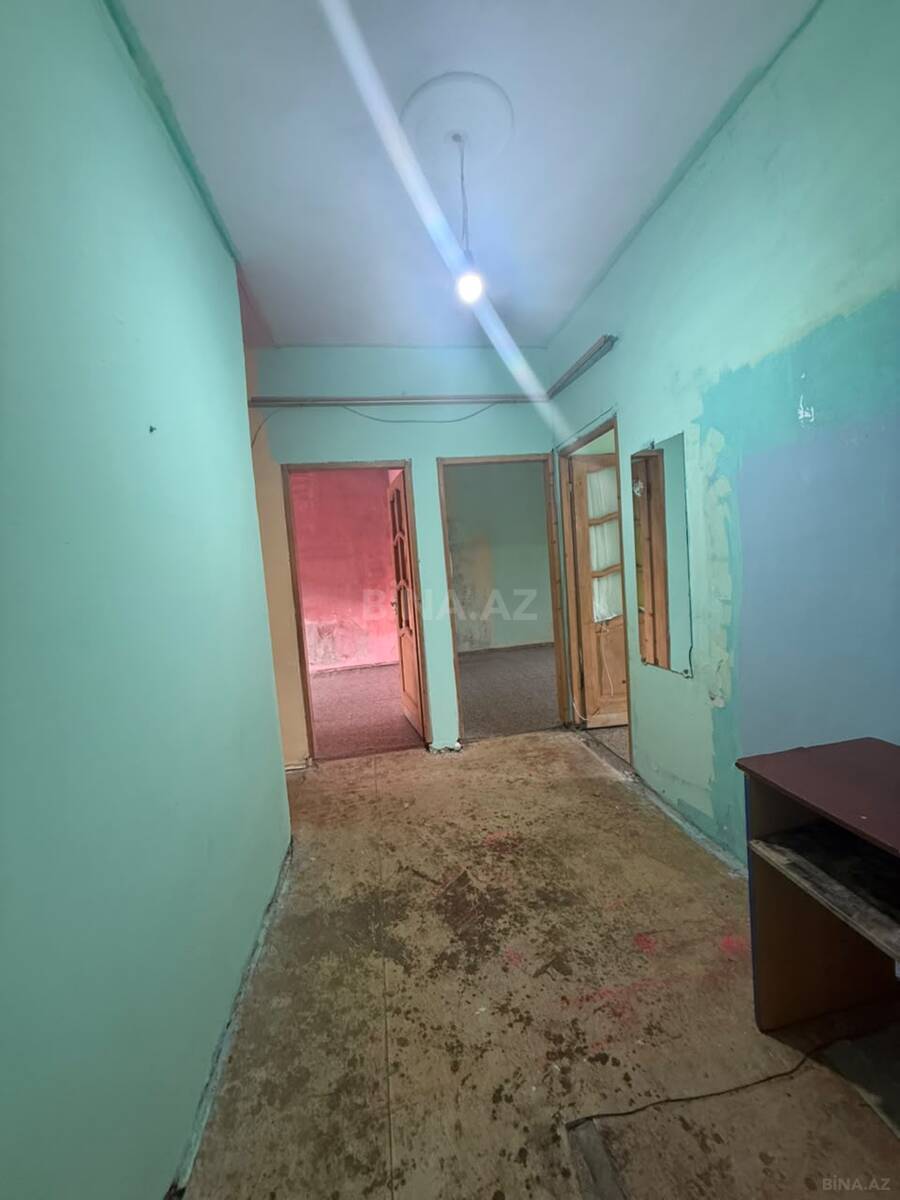 3 otaqlı Köhnə tikili, Massiv V q., Bakı