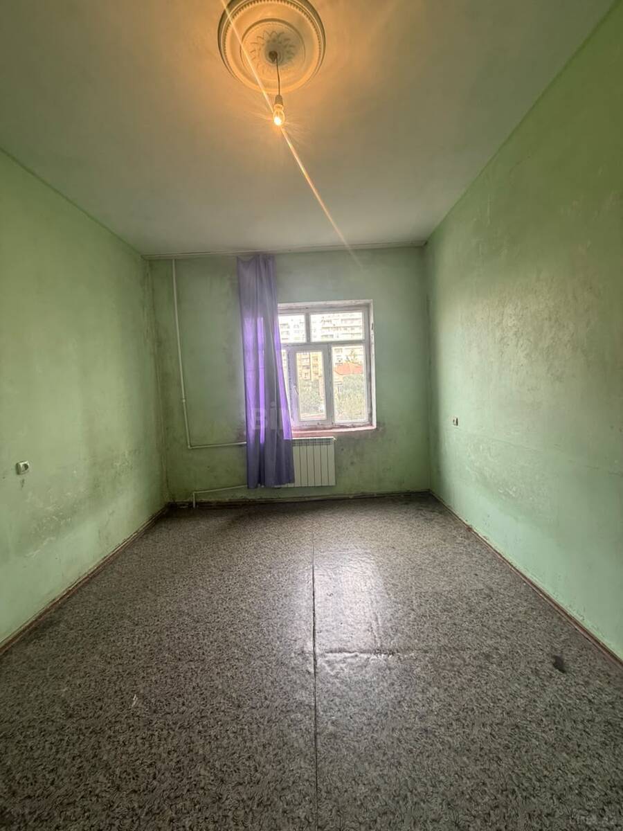 3 otaqlı Köhnə tikili, Massiv V q., Bakı