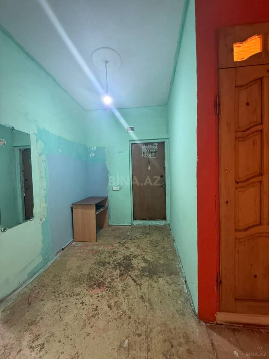 3 otaqlı Köhnə tikili, Massiv V q., Bakı