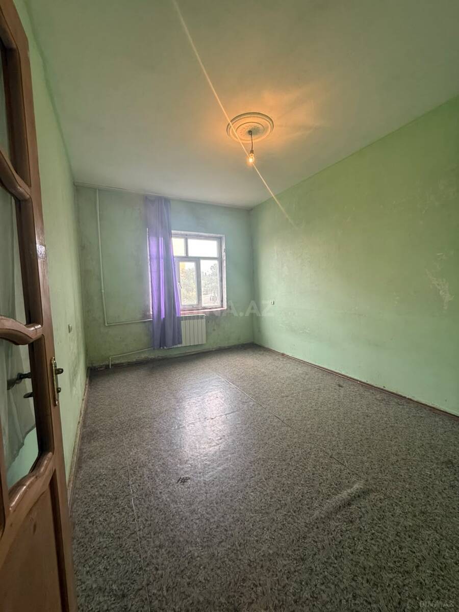 3 otaqlı Köhnə tikili, Massiv V q., Bakı