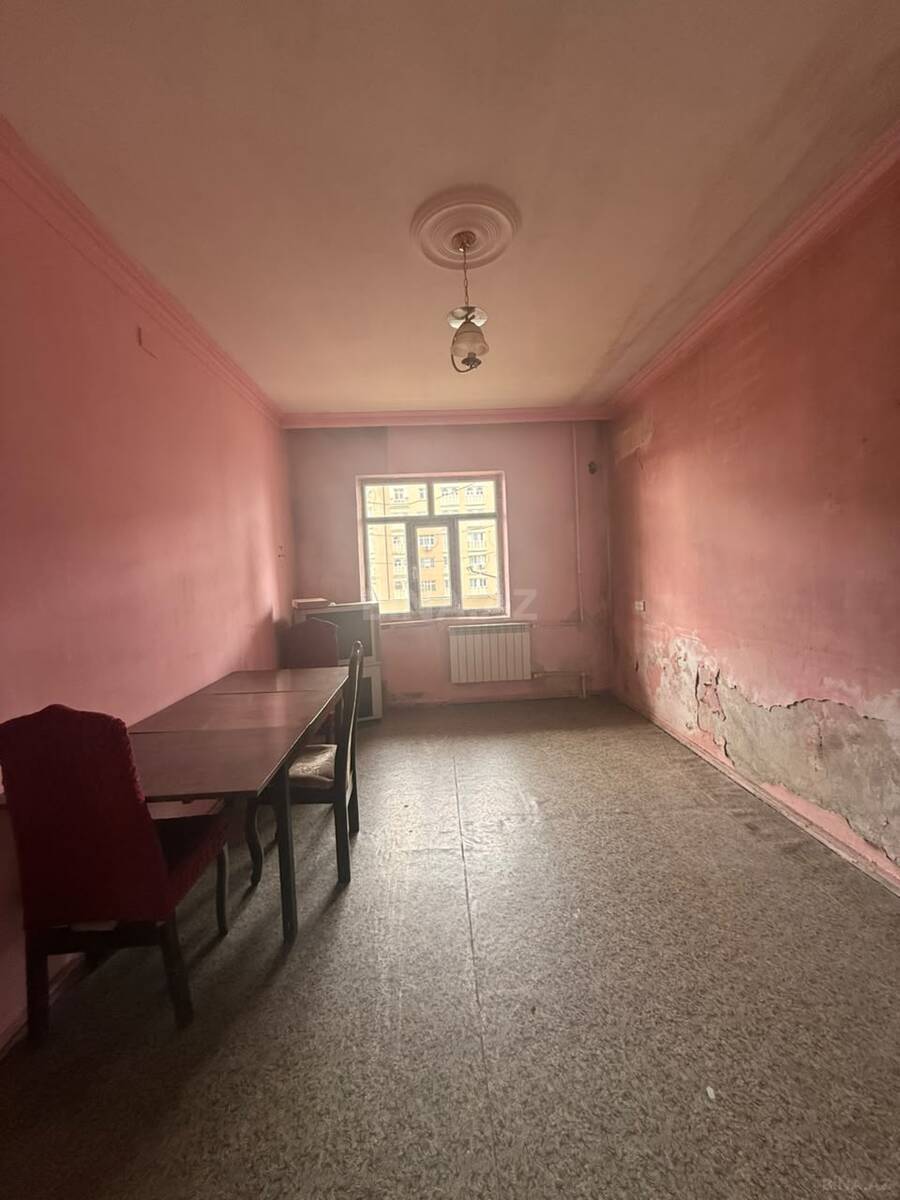 3 otaqlı Köhnə tikili, Massiv V q., Bakı