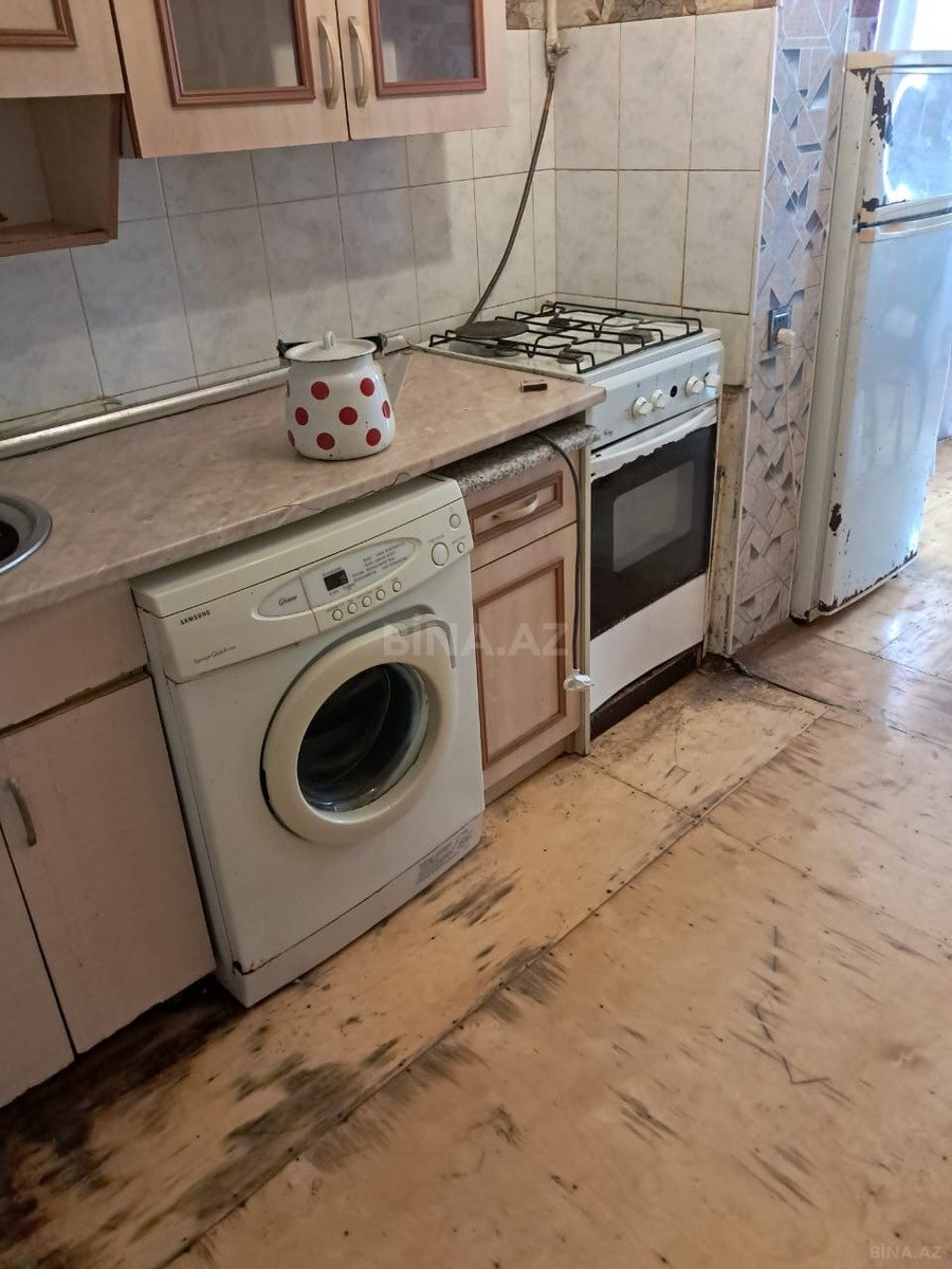 3 otaqlı Köhnə tikili, Neftçilər m., Bakı
