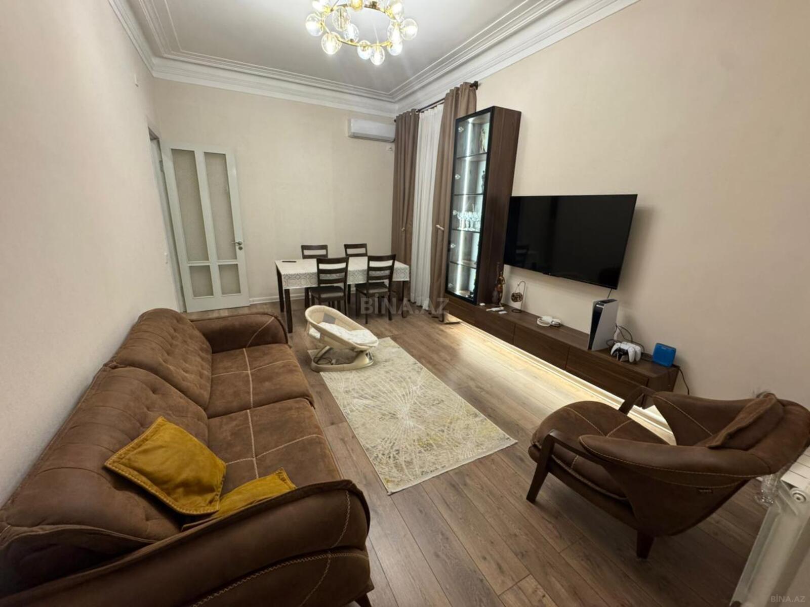 2 otaqlı Köhnə tikili, Elmlər Akademiyası m., Bakı