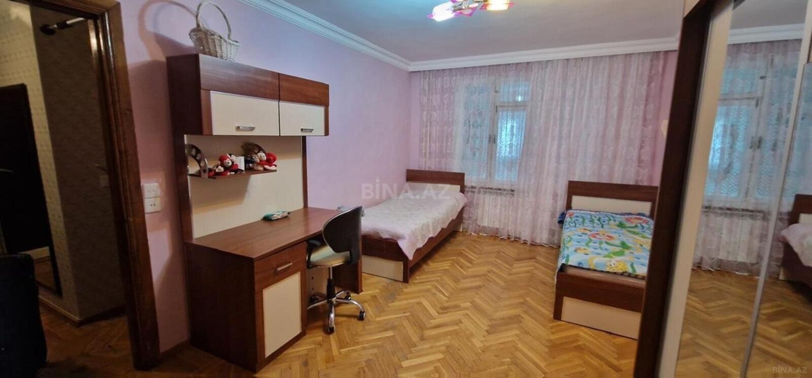 3 otaqlı Köhnə tikili, Elmlər Akademiyası m., Bakı