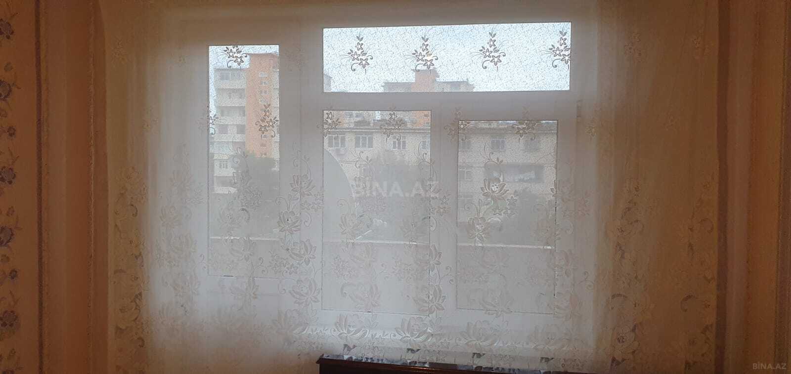 3 otaqlı Köhnə tikili, Bakıxanov q., Bakı