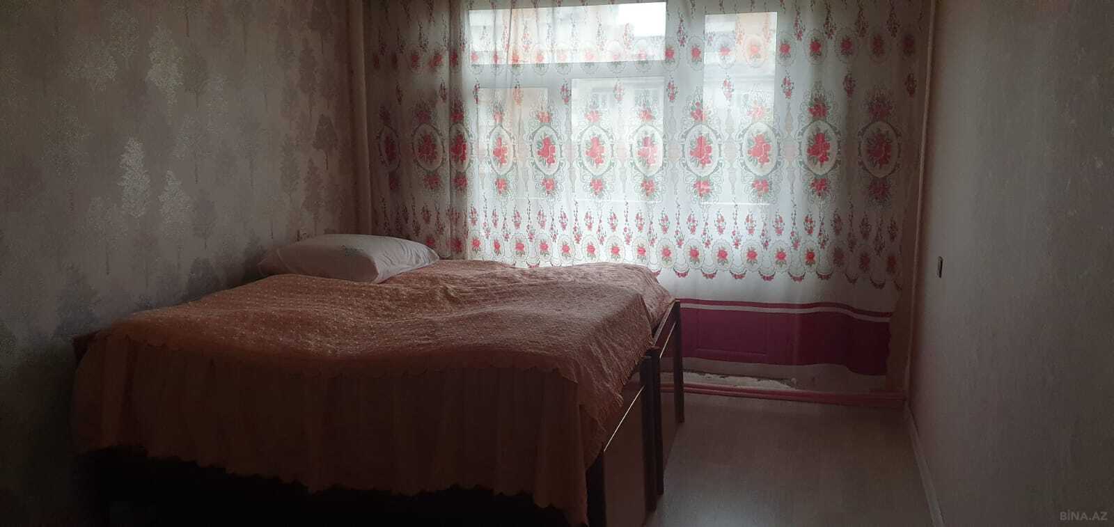 3 otaqlı Köhnə tikili, Bakıxanov q., Bakı