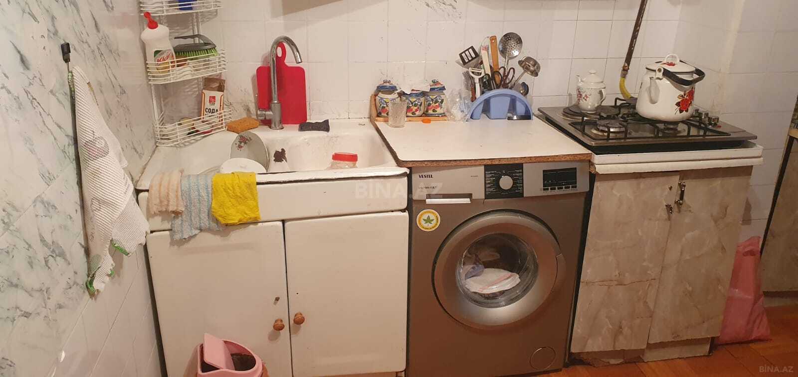 3 otaqlı Köhnə tikili, Bakıxanov q., Bakı