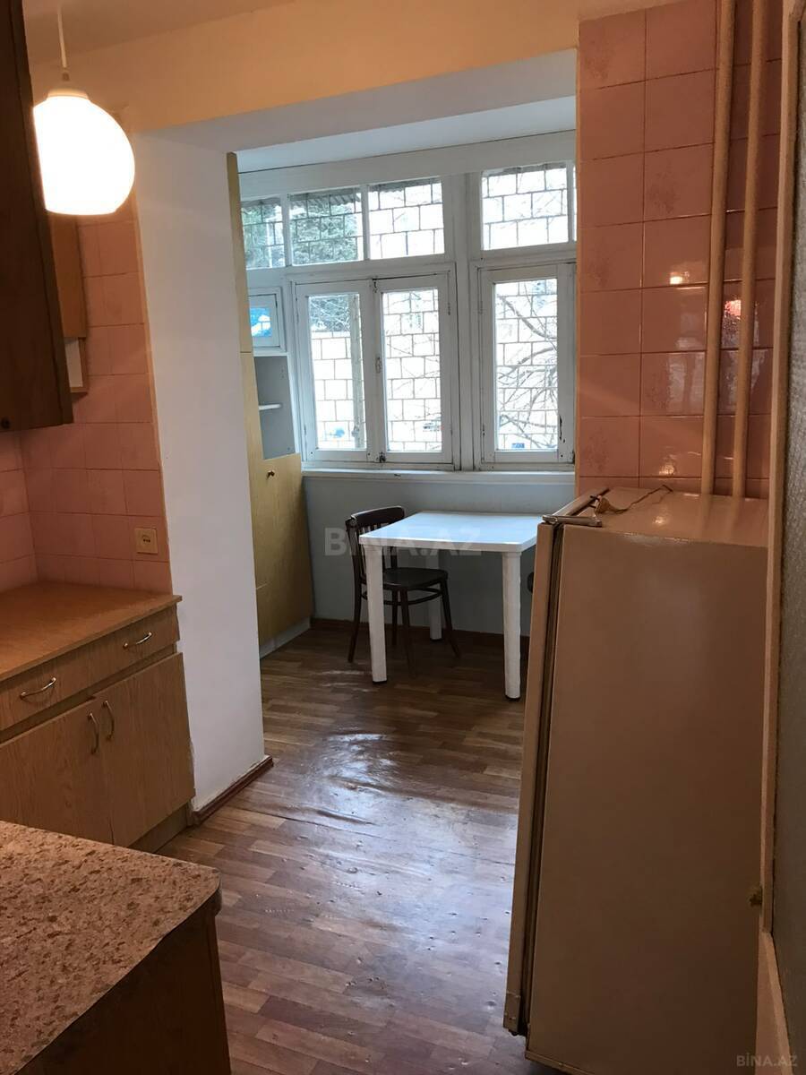 3 otaqlı Köhnə tikili, Elmlər Akademiyası m., Bakı