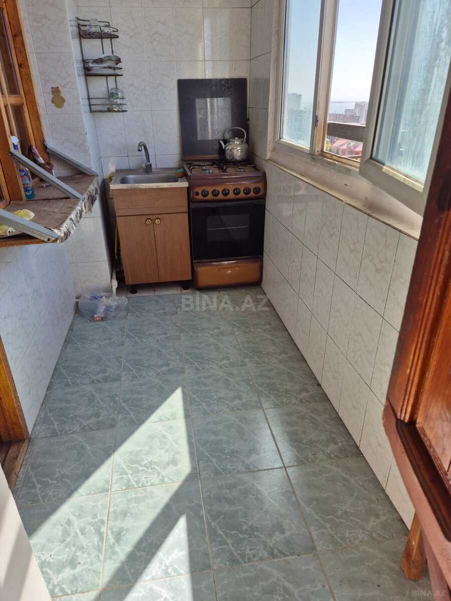 3 otaqlı Köhnə tikili, Həzi Aslanov m., Bakı