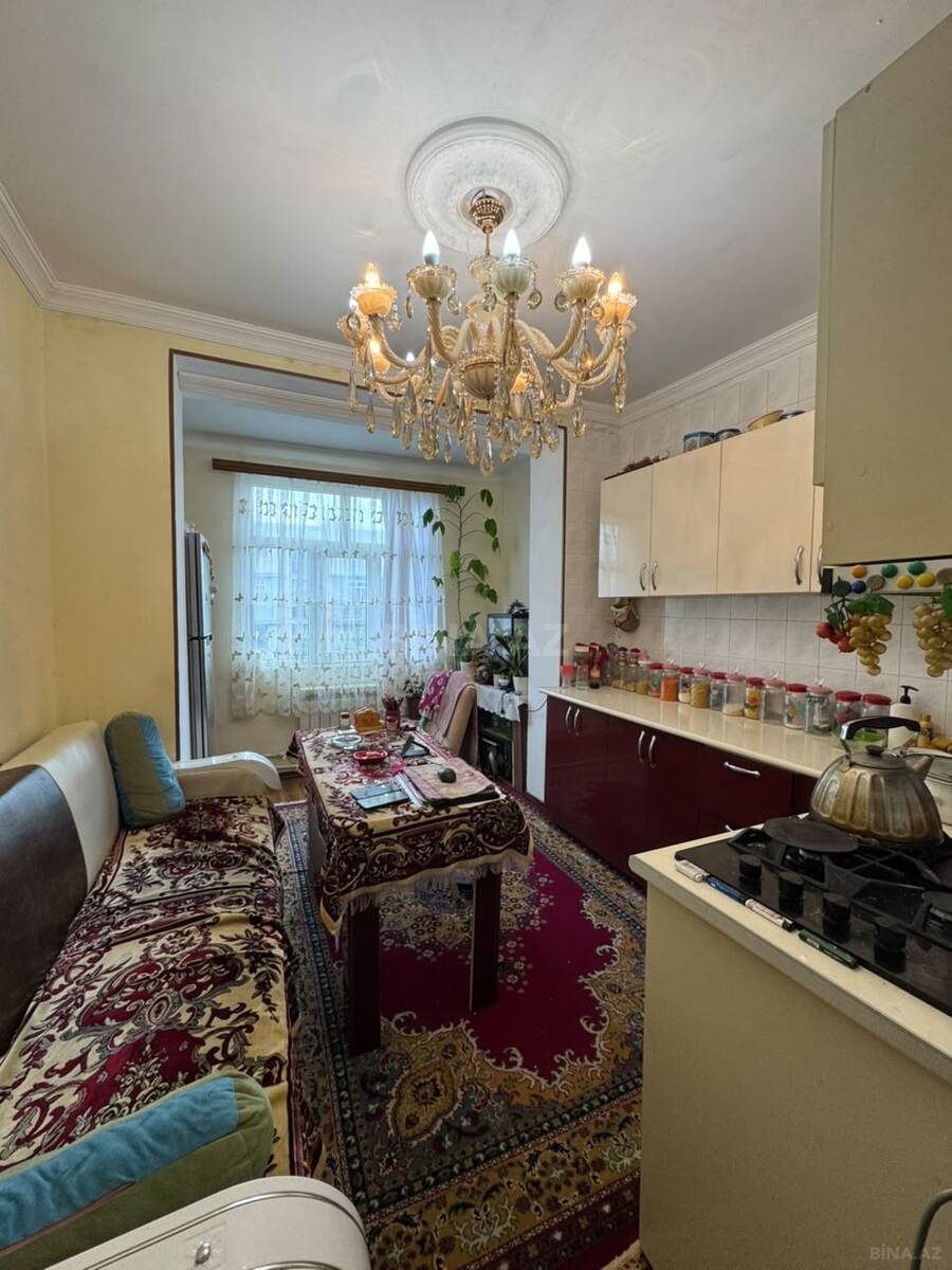 3 otaqlı Köhnə tikili, Bakıxanov q., Bakı