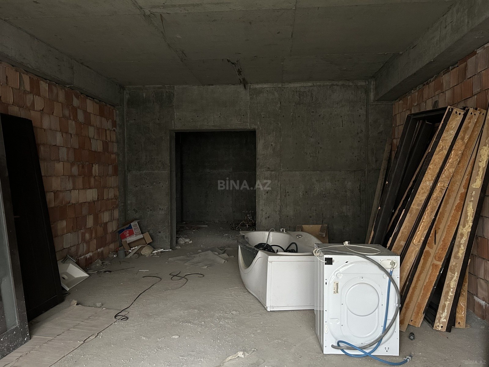 4 otaqlı Yeni tikili, İnşaatçılar m., Bakı