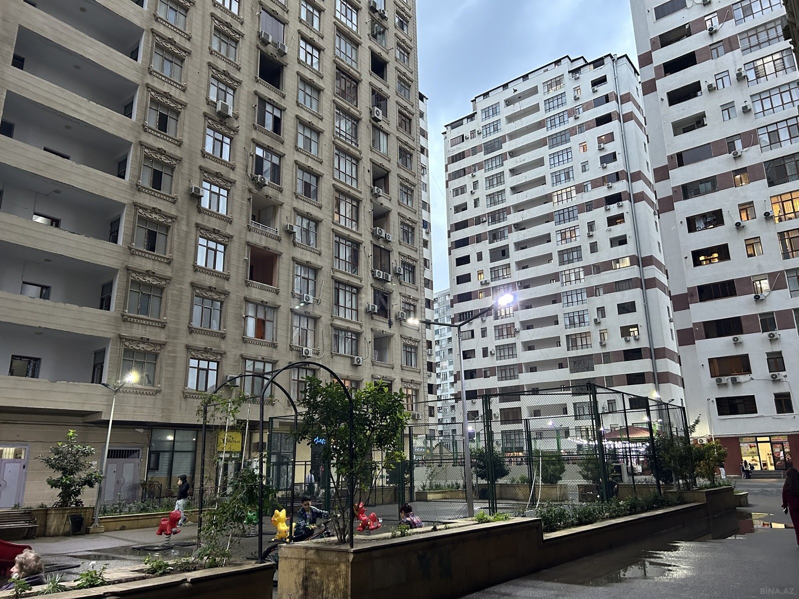 4 otaqlı Yeni tikili, İnşaatçılar m., Bakı