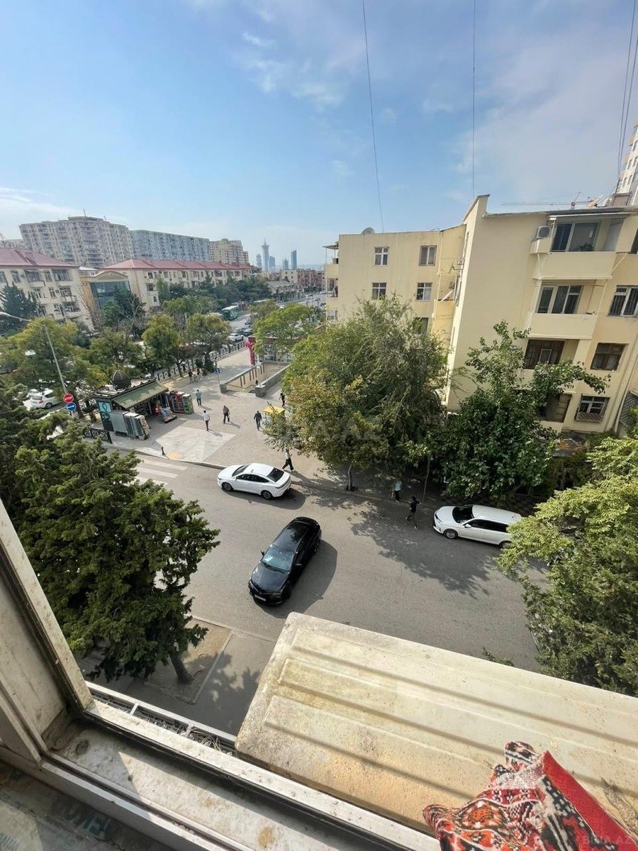2 otaqlı Köhnə tikili, Qara Qarayev m., Bakı
