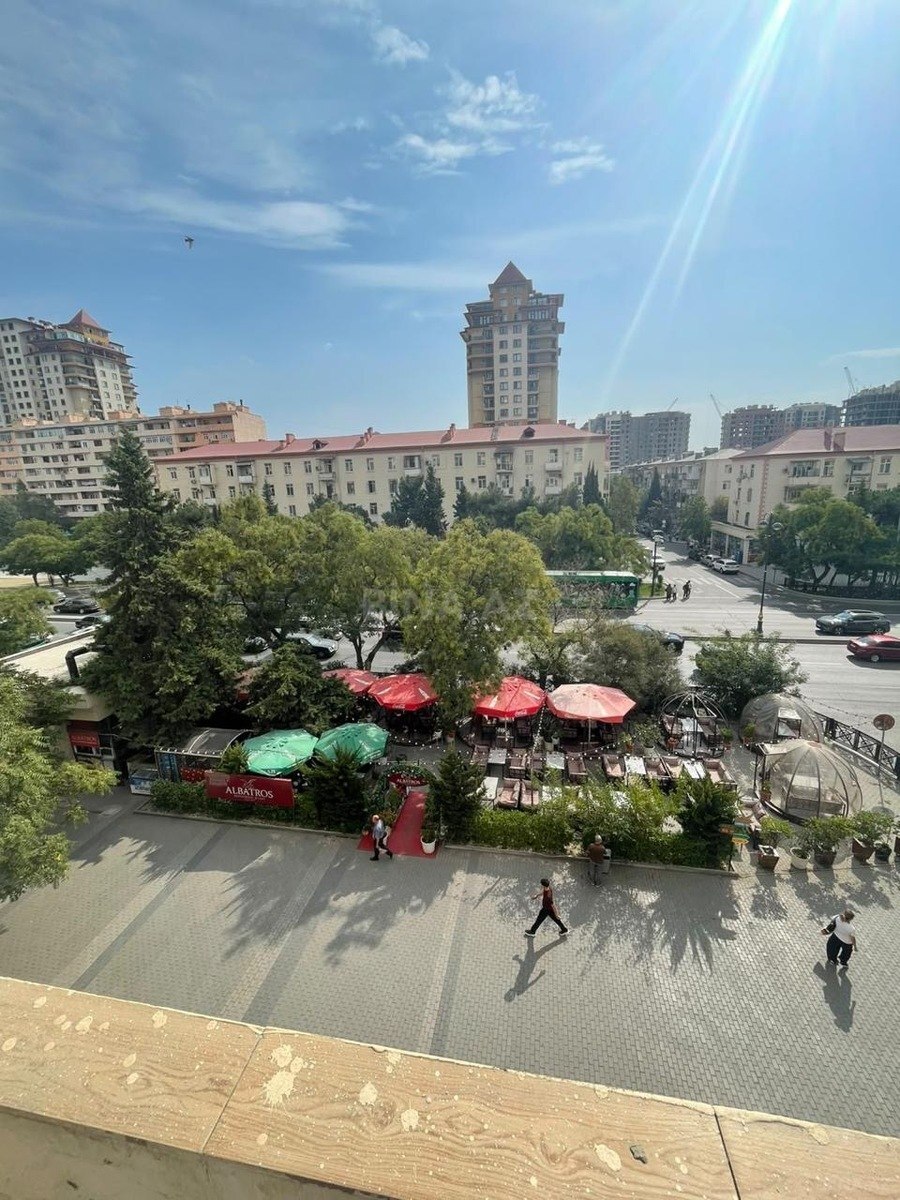 2 otaqlı Köhnə tikili, Qara Qarayev m., Bakı