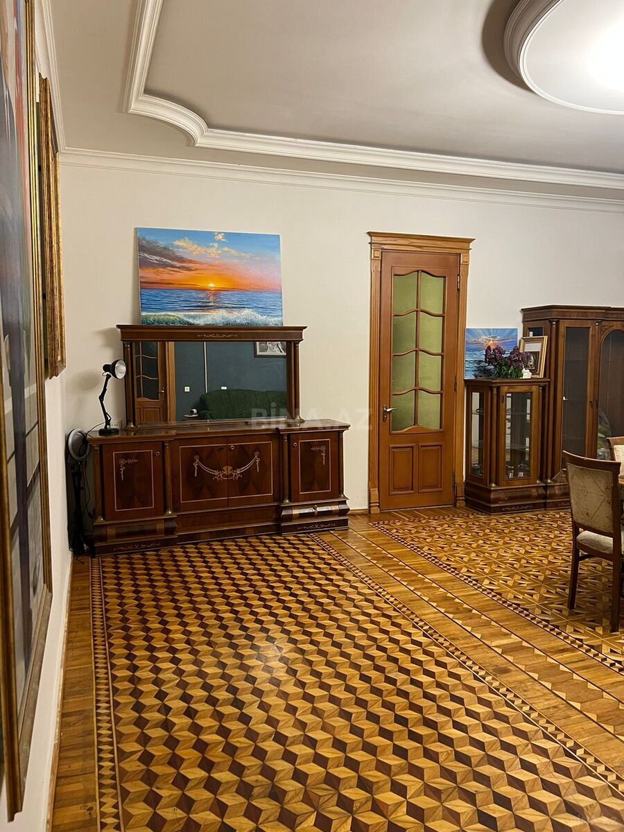 3 otaqlı Köhnə tikili, 28 May m., Bakı