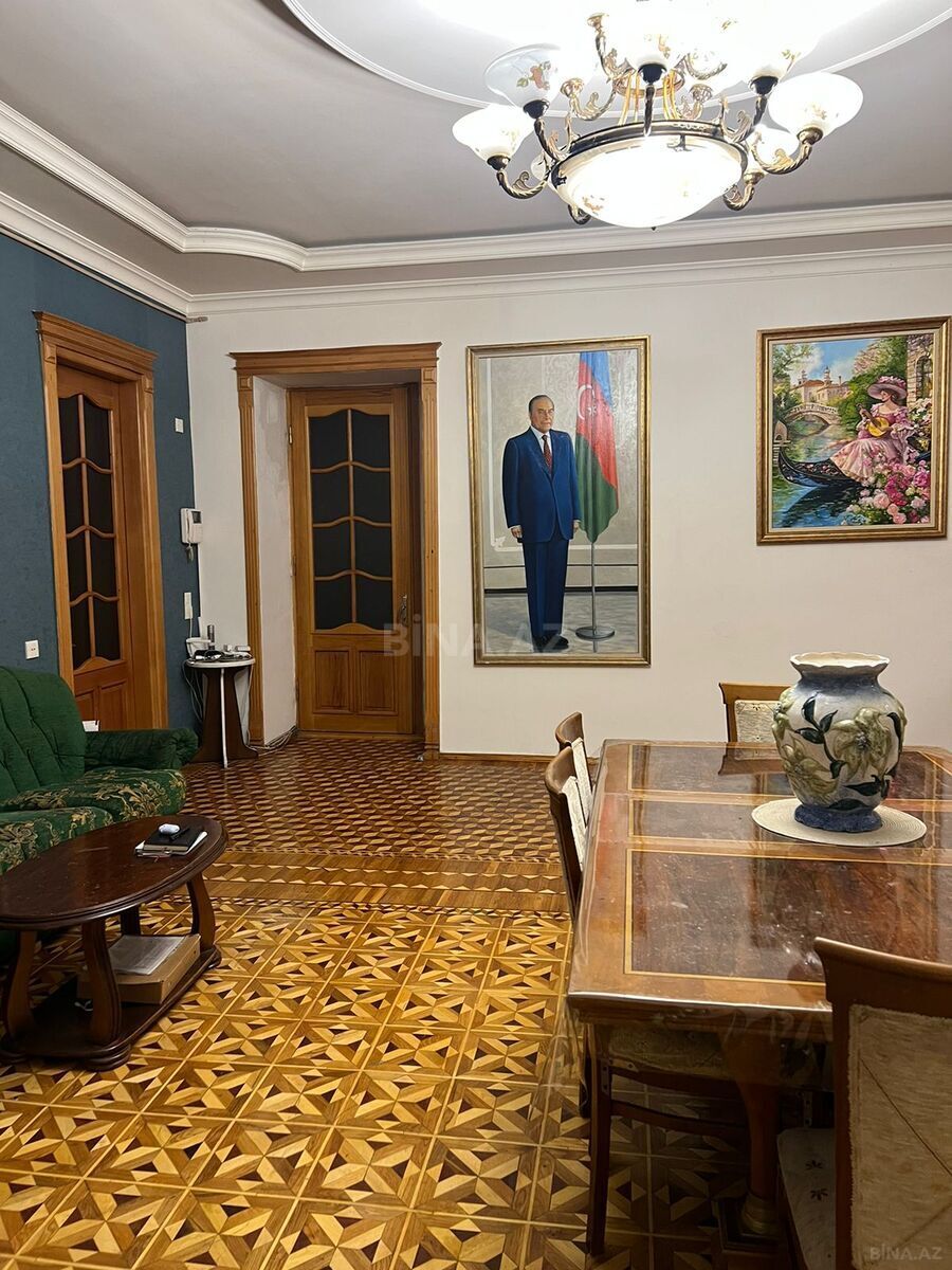 3 otaqlı Köhnə tikili, 28 May m., Bakı