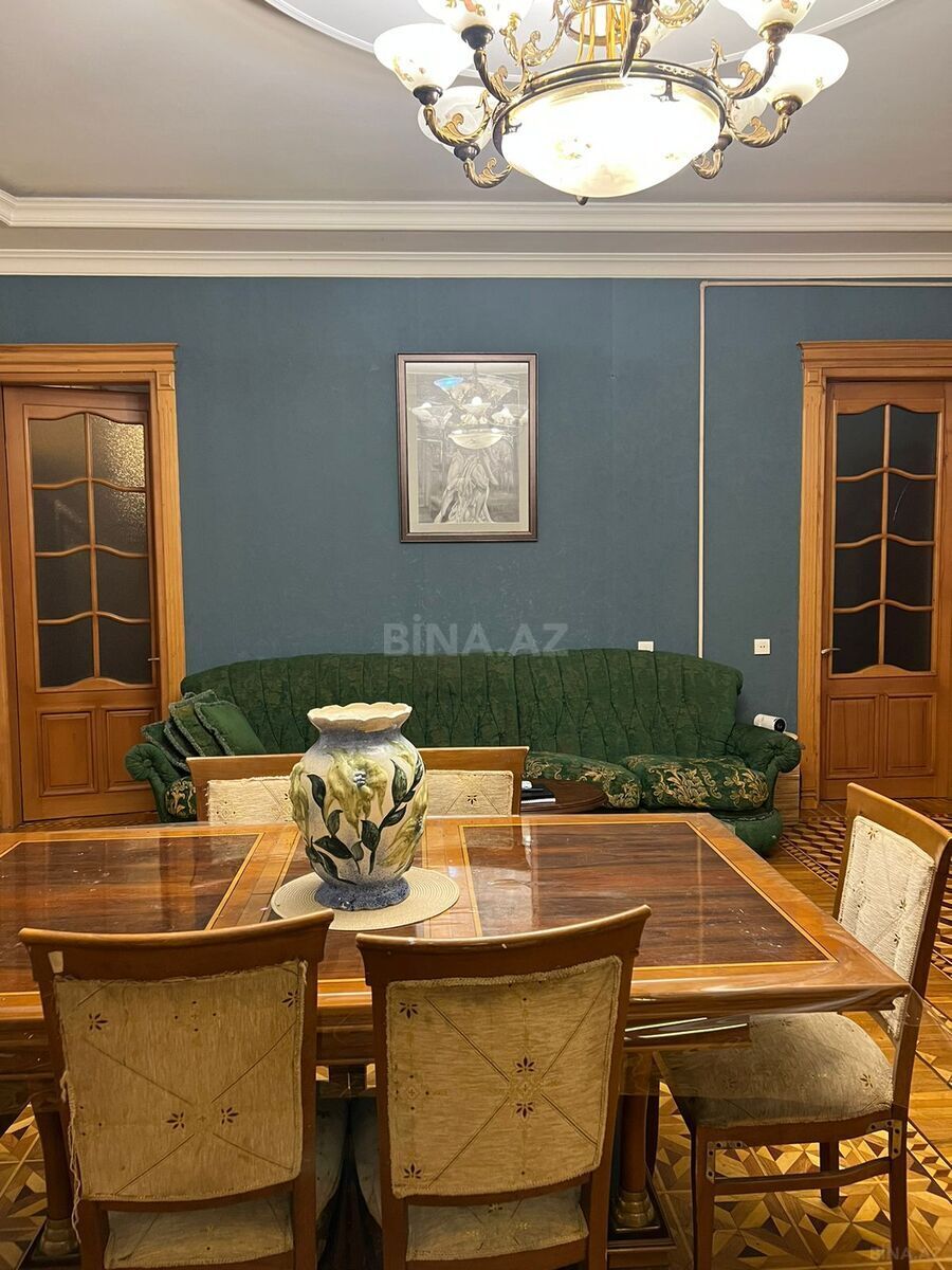 3 otaqlı Köhnə tikili, 28 May m., Bakı