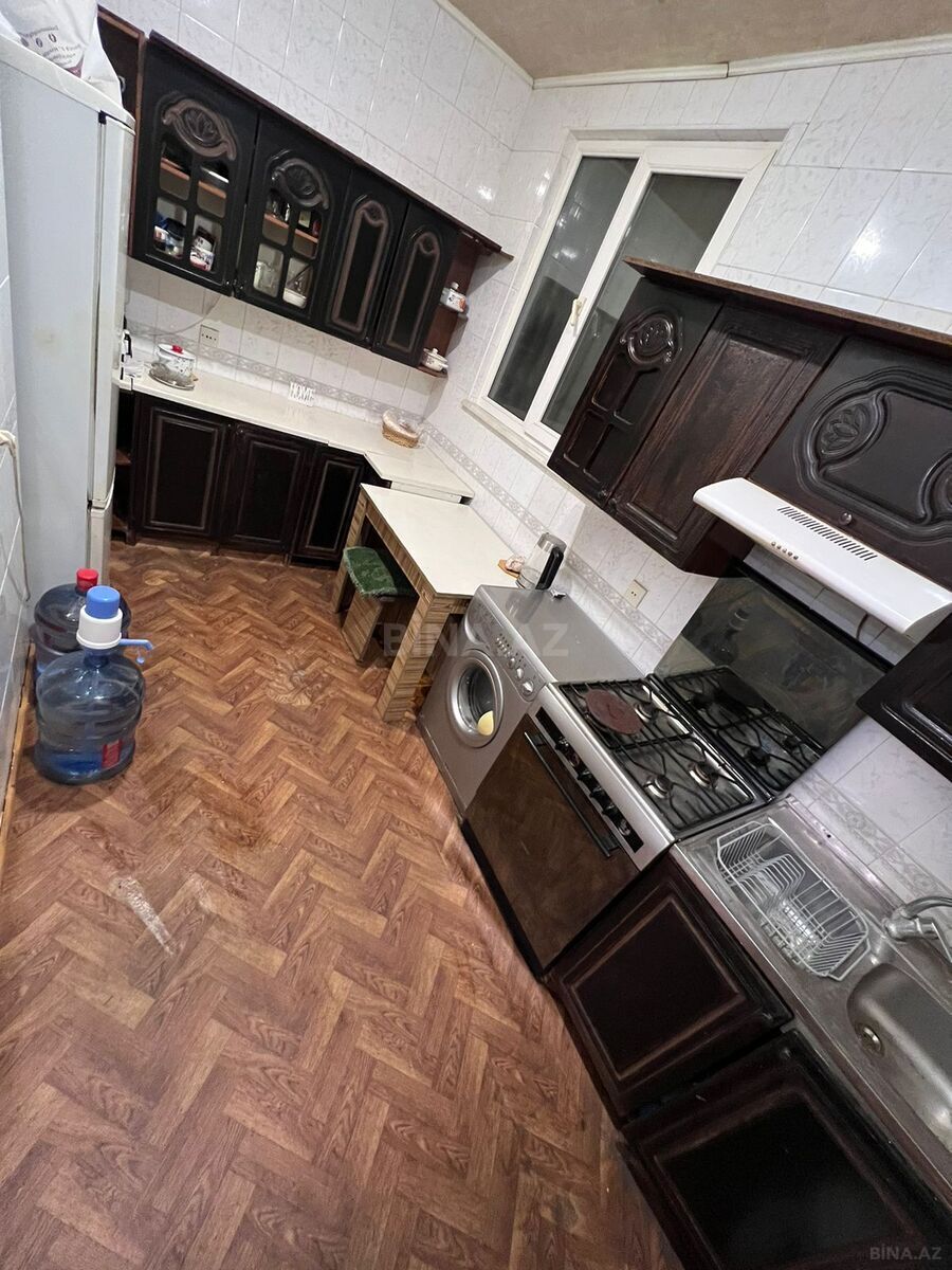 3 otaqlı Köhnə tikili, 28 May m., Bakı