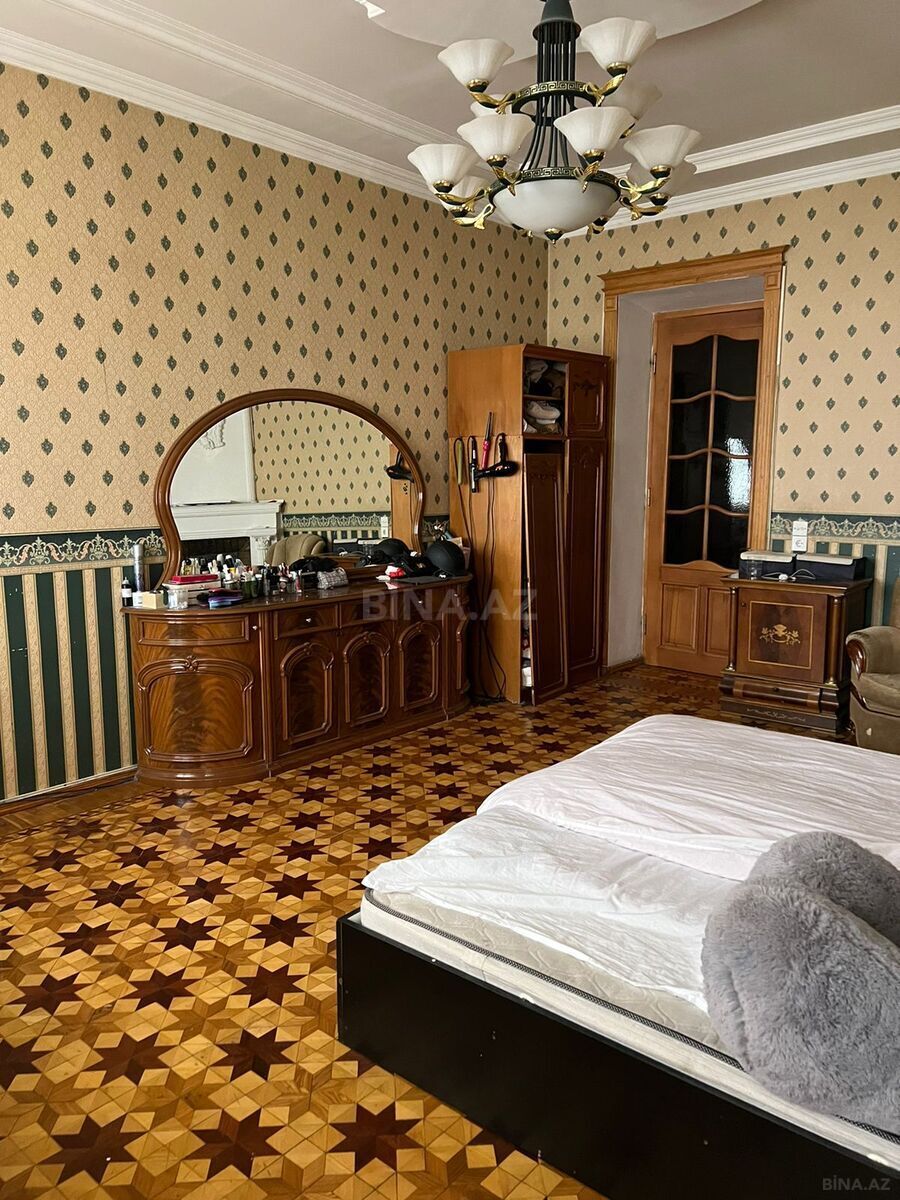 3 otaqlı Köhnə tikili, 28 May m., Bakı