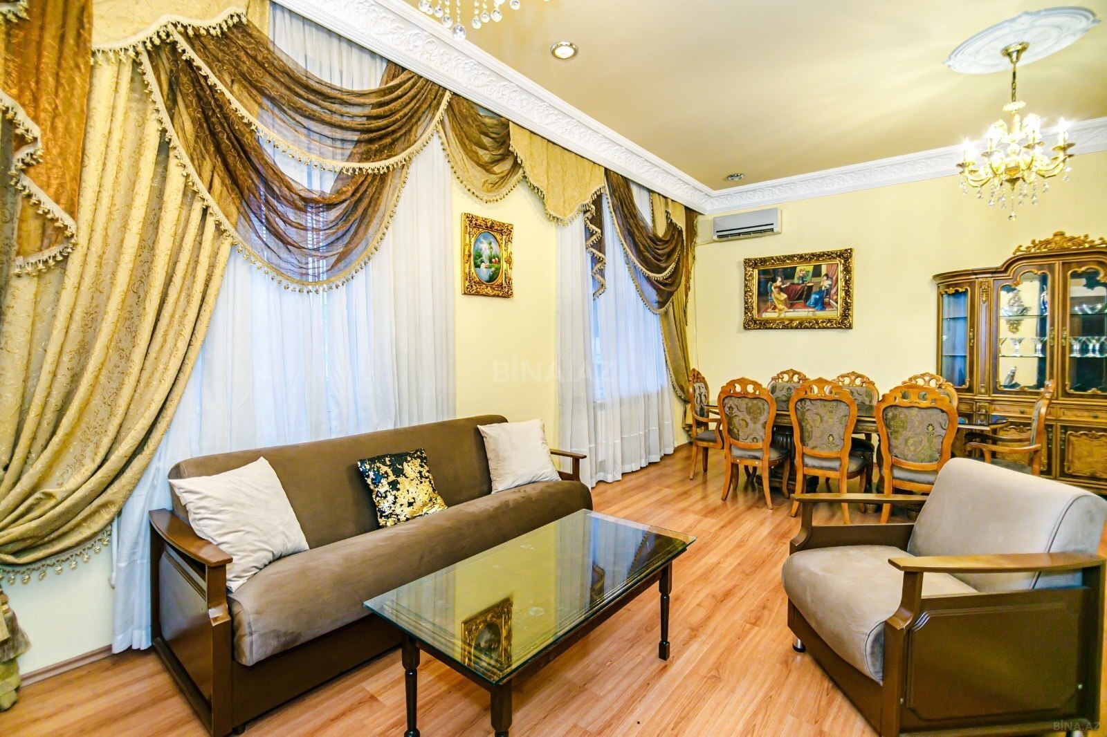 4 otaqlı Köhnə tikili, 28 May m., Bakı