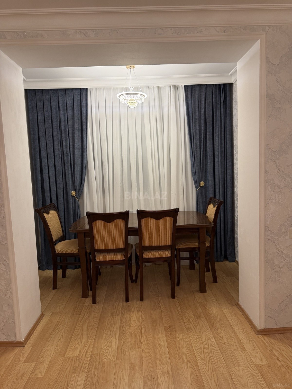 2 otaqlı Köhnə tikili, 28 May m., Bakı