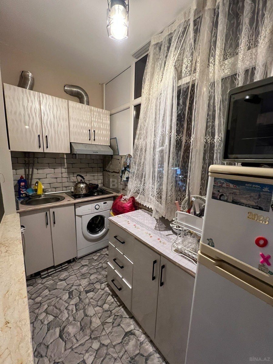 1 otaqlı Köhnə tikili, Memar Əcəmi m., Bakı